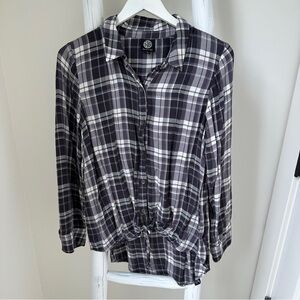 Bobeau Black and White Plaid Button-Down Tie Front Shirt Size Large